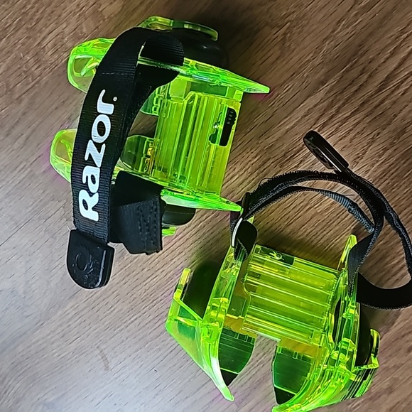 Razor Jetts DLX Heel Wheels Neon Green Roller Skates Ages 8 & Up - Picture 5 of 7